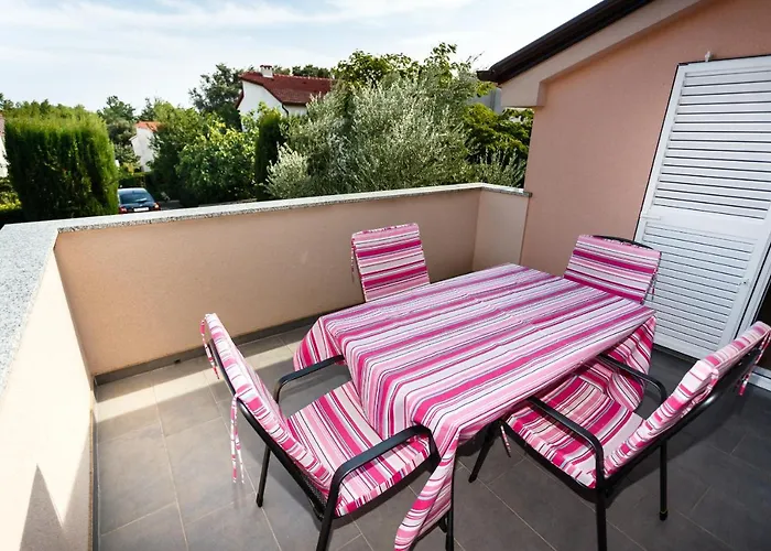 Premium Apartment Near Center And Beach With Parking